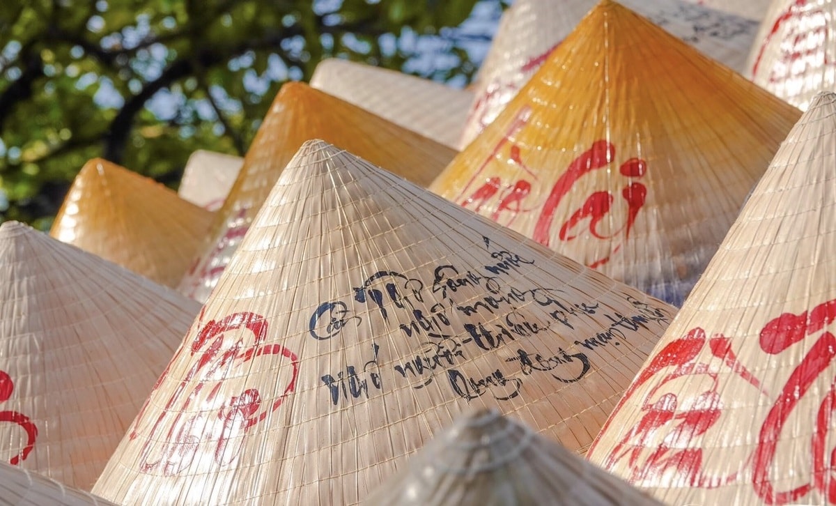 The poem hat reveals a poem or decorative image when held up to the light, cleverly crafted between its two layers of leaves 